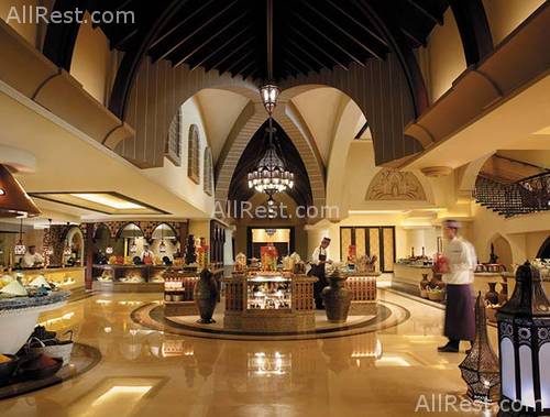 Shangri-La Hotel Qaryat Al Beri 9